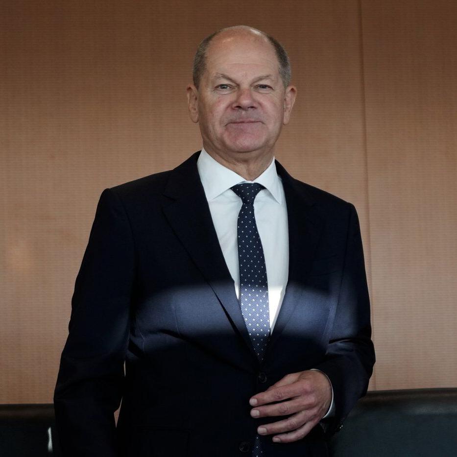 German leader Scholz vows more Ukraine aid and defends his phone call with Putin